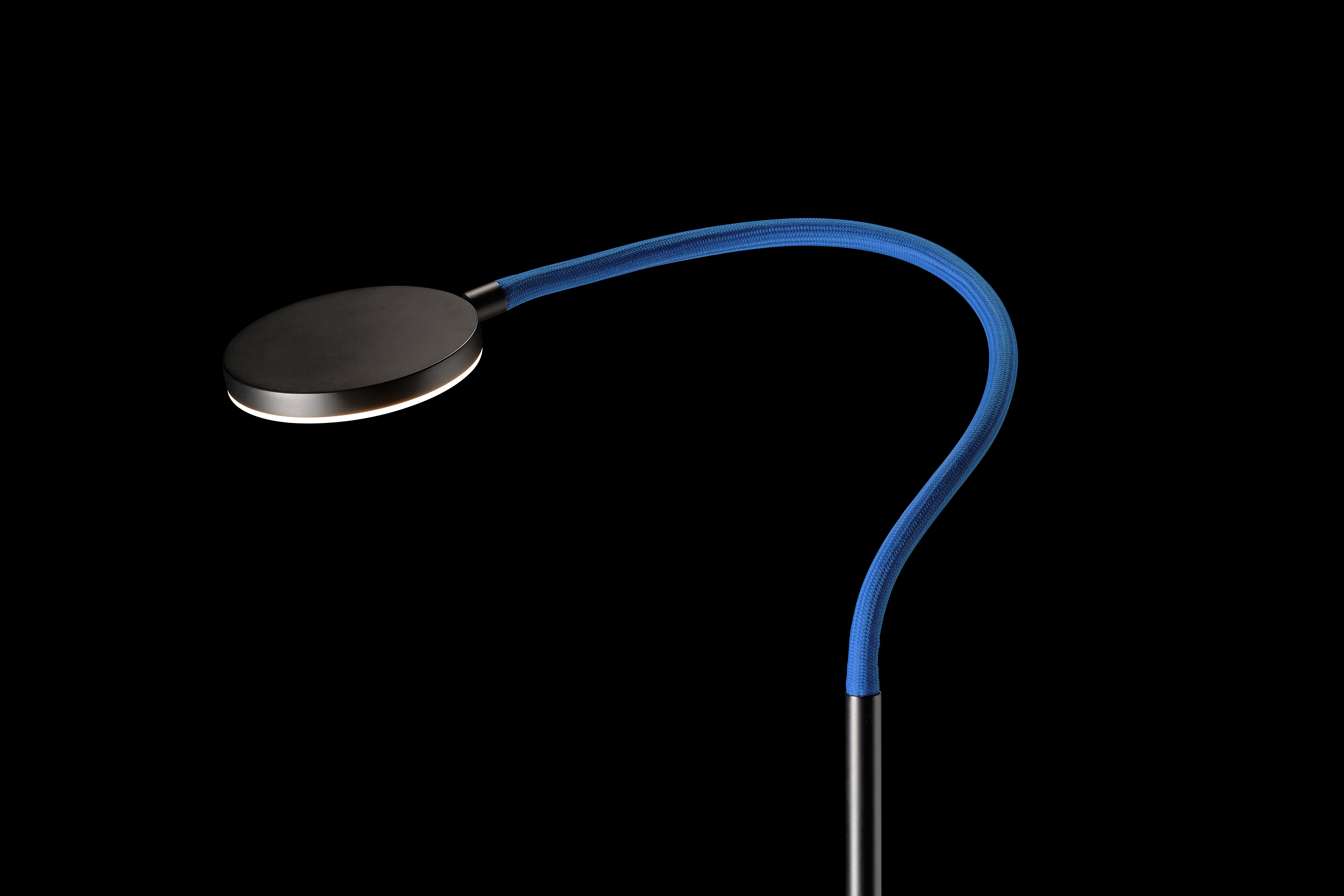 Holtkötter FLEX S LED-Leseleuchte Premium Qualität sehr hohe Lichtleistung in Schwarz  blauer Leuchtenarm