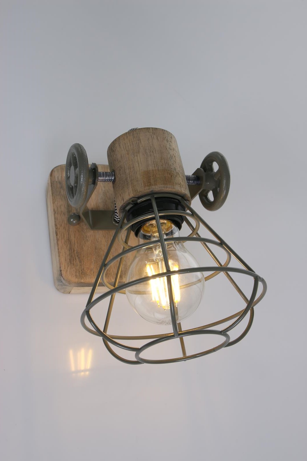 Anne GEURNSEY Wand- Deckenstrahler in freshem Industriedesign 1-flammig mit Holz in Gruen